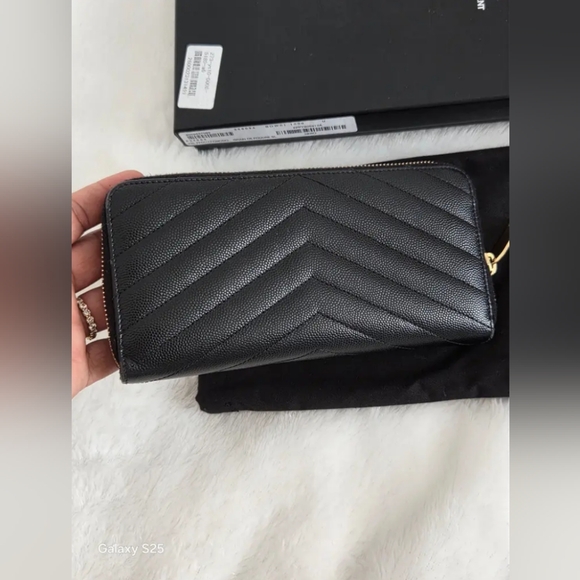 Yves Saint Laurent Cassandre Matelasse Zip Wallet In Grain De Poudre Leather - Picture 5 of 10